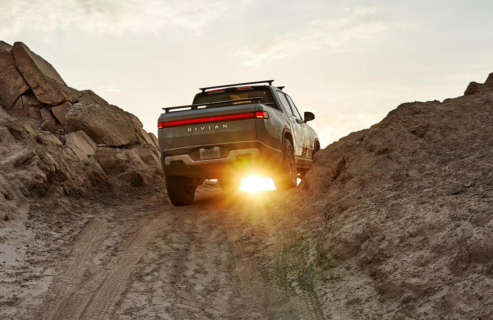Rivian R1T выиграл ралли Rebelle, обойдя Jeep Wrangler Rubicon и Ford Bronco Raptor 