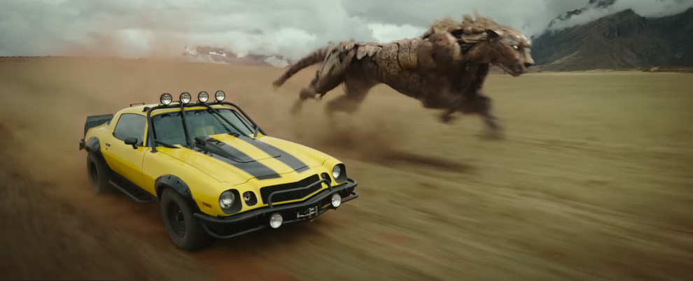 В новом фильме «Трансформеры: Восхождение звероботов» останутся только Porsche 911, микроавтобус VW и Chevrolet Camaro Dakar