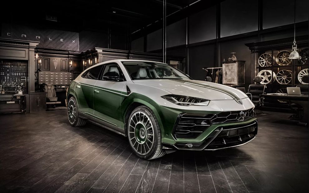 Ко дню Святого Патрика Carlex представил двухцветный Lamborghini Urus, покрашенный кисточкой  