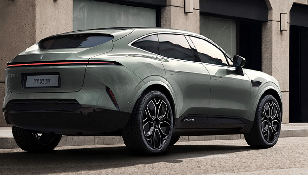 Дизайнер Avatr 11 ранее создал несколько BMW. Сможете угадать какие именно?