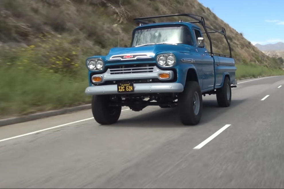Этот Chevrolet Apache 1959 года, делает современный Ford Raptor слишком cкучным (видео)
