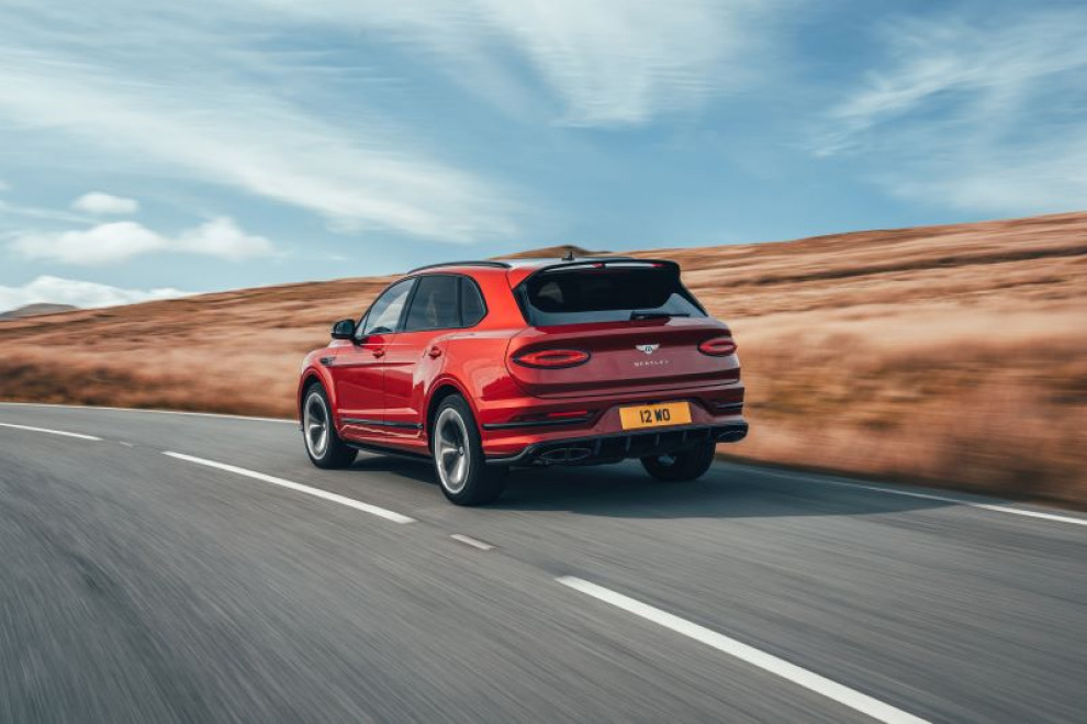 Bentley показали самую спортивную Bentayga