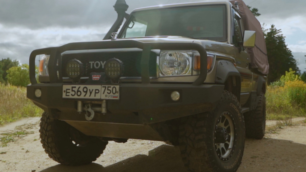 Тюнинг пикапа Toyota Land Cruiser 79. С тёплым кузовом. (видео)