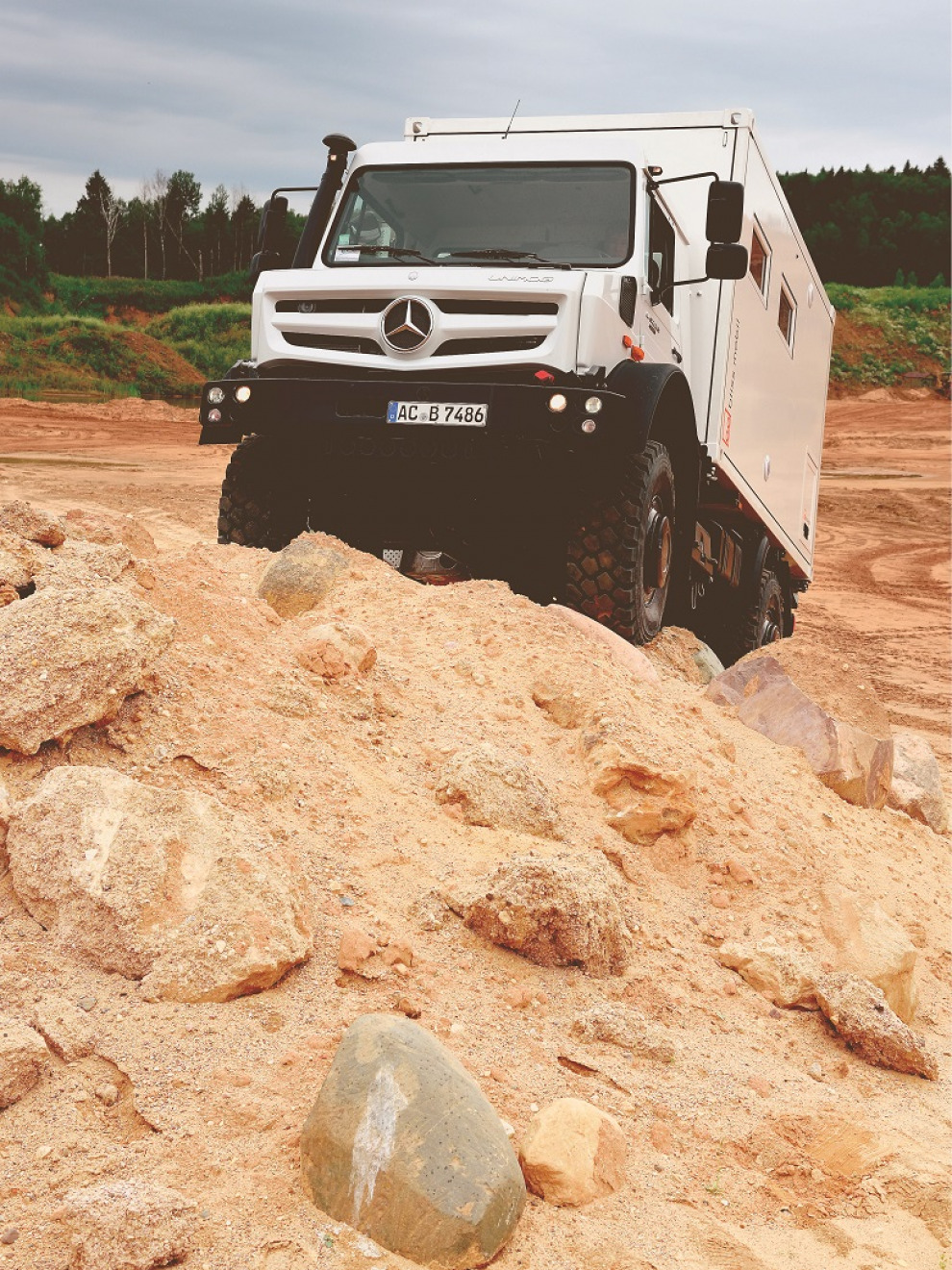 Mercedes-Benz Unimog. Ходячий замок.