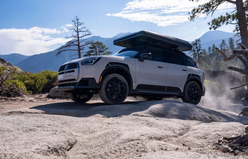 MINI Countryman вышел в брутальной версии Untamed, с лифтом и АТ-шинами