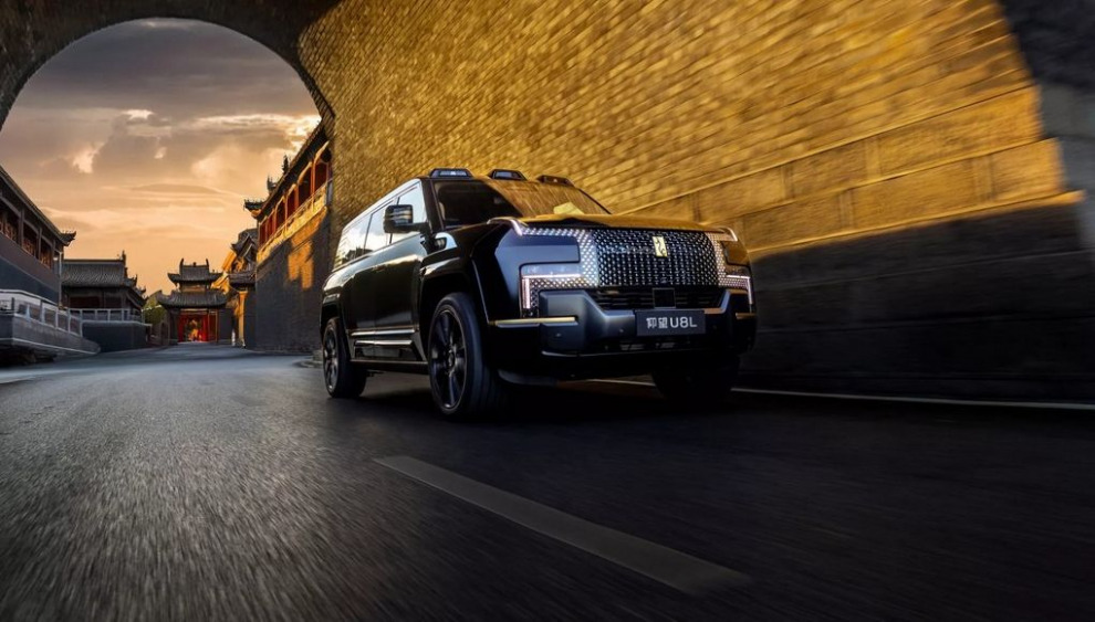 YangWang U8L: китайский тяжёлый люкс, с мощностью Veyron и салоном будущего