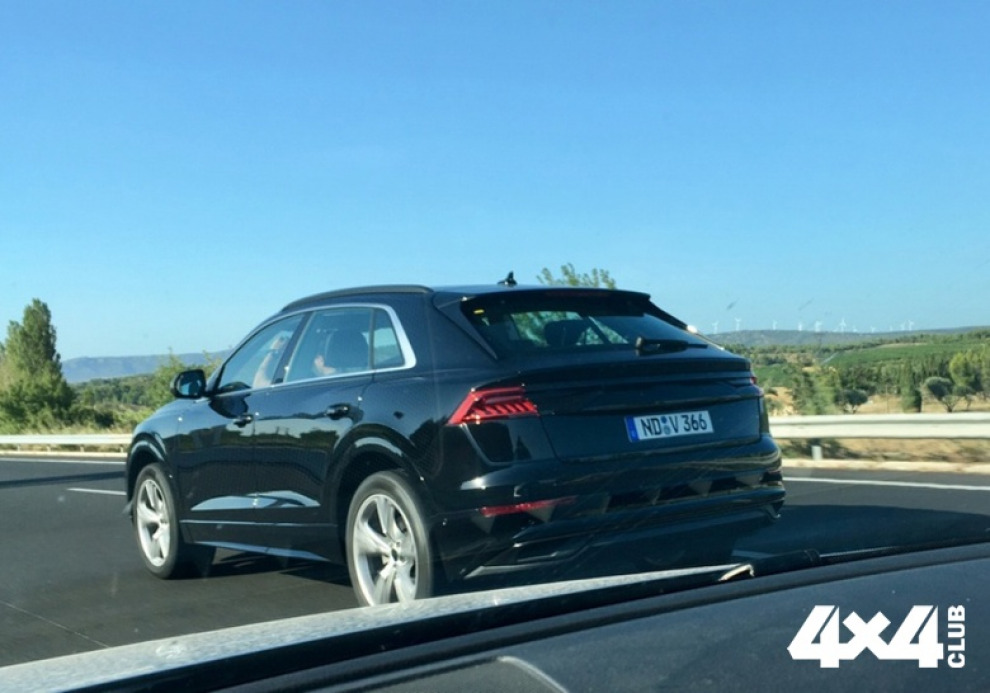 Новый флагманский кроссовер Audi засняли почти без камуфляжа