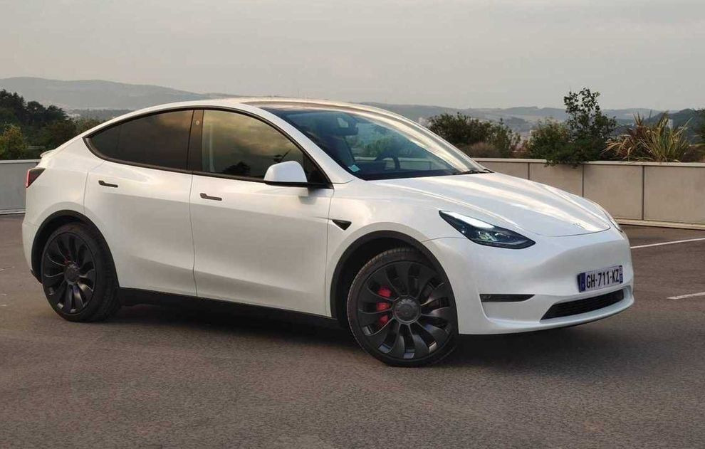 Европейский авторынок за год вырос на 20%, а продажи электромобилей – на 102%