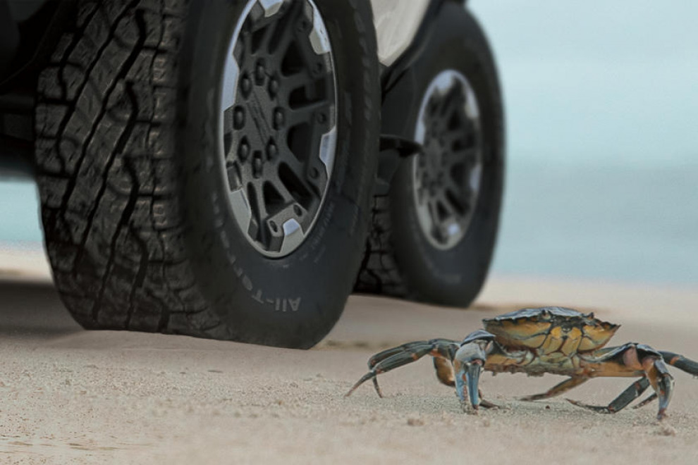 GMC показал «крабовый режим» движения нового Hummer EV