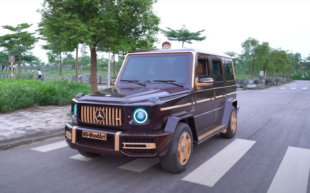 Этот Mercedes G63 сделан из дерева, на шасси старого Mitsubishi Pajero