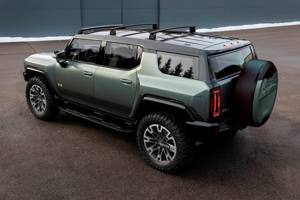 Внедорожник GMC Hummer заполз на территорию Wrangler