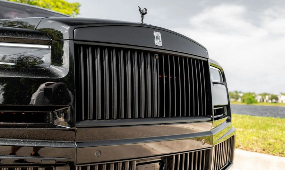 Оранжевое безумие. Тюнингованный Rolls-Royce Cullinan оказался никому не нужен