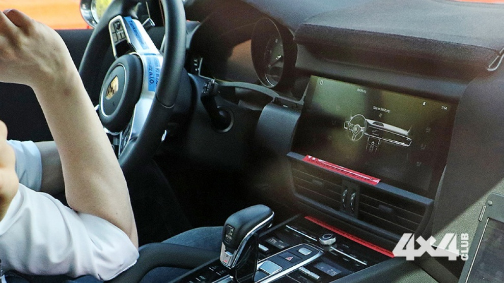 Фотошпионы раскрыли интерьер нового Porsche Cayenne
