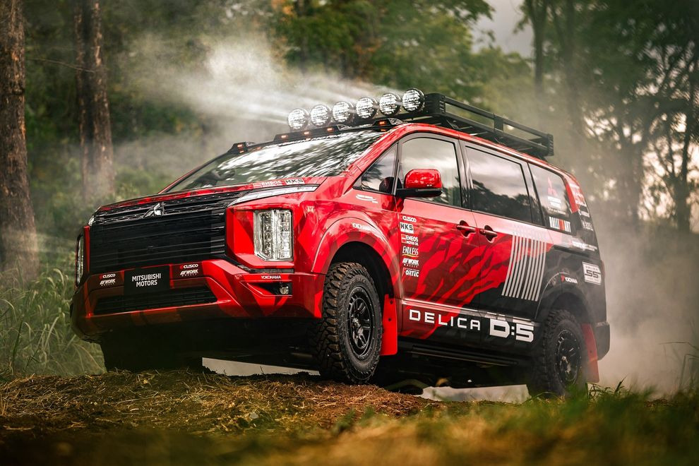 Техничка Mitsubishi Delica Ralliart выглядит круче, чем участники гонки