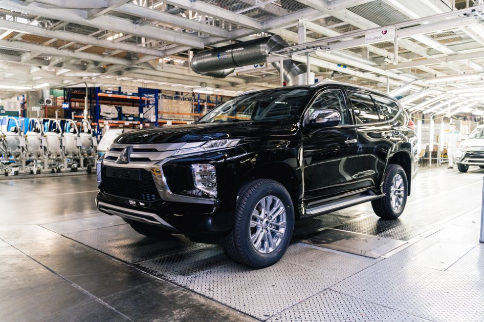 Кроссоверы против внедорожников, или почему Outlander победил Pajero