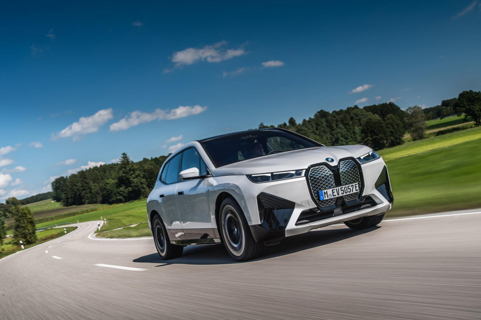 Дилеры BMW пока не умеют продавать электромобили