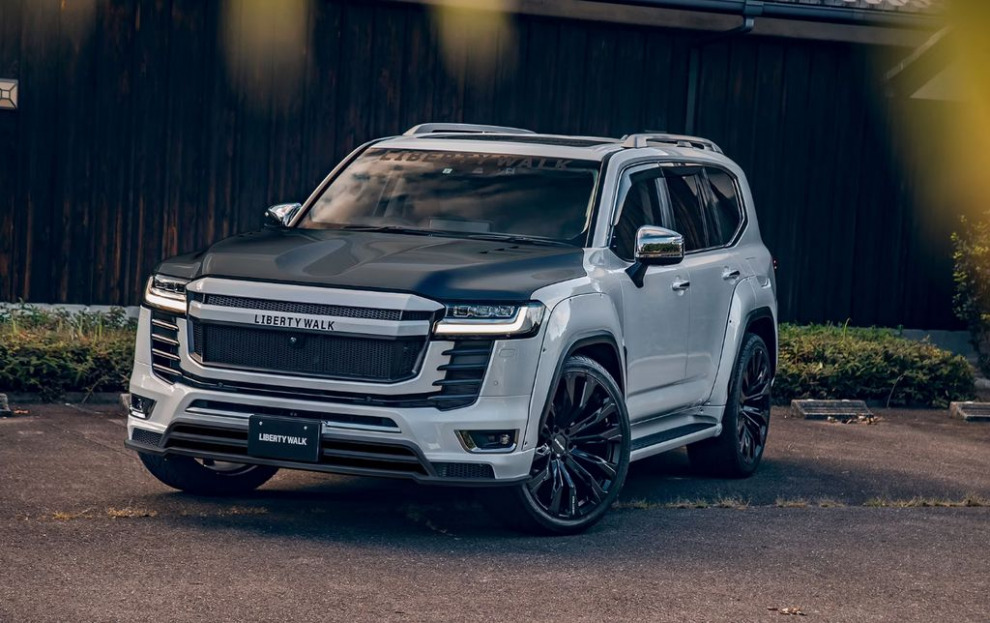 С обвесом от Liberty Walk, Toyota Land Cruiser 300 выглядит роскошно 