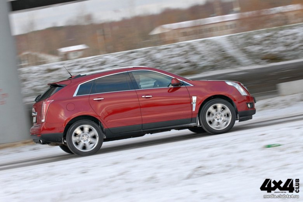 Немного бу. Дорестайлинговый Cadillac SRX второго поколения (2010-2013)
