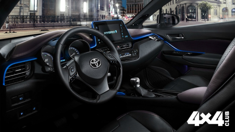 Toyota показала интерьер конкурента Nissan Juke