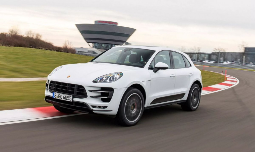 Продажи Porsche Taycan катастрофичны, но положение спасает Cayenne