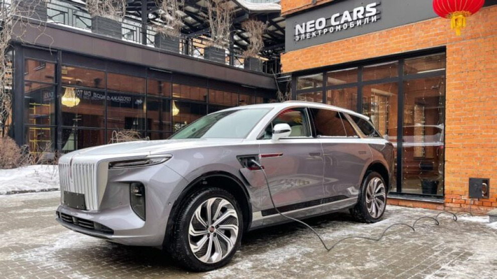 В Москве продают роскошный китайский электрокроссовер Hongqi E-HS9 почти за 14 млн рублей
