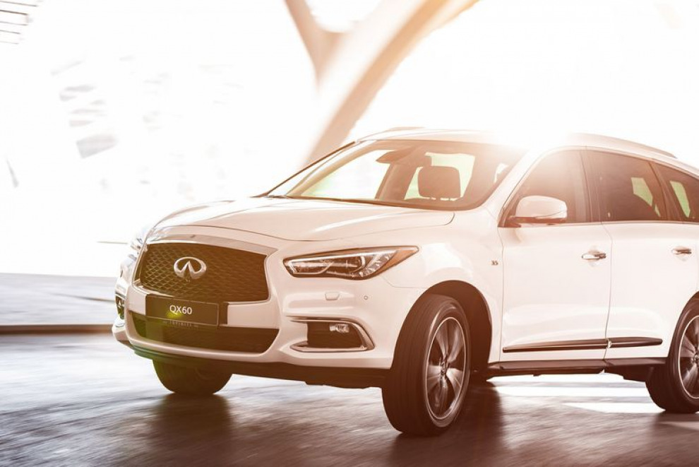 Infiniti объявляет специальные цены на обновлённый кроссовер QX60 в России