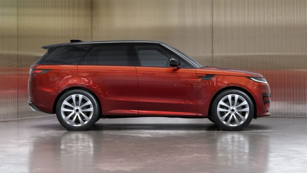 Range Rover Sport встречает своё 20-летие в оранжевом