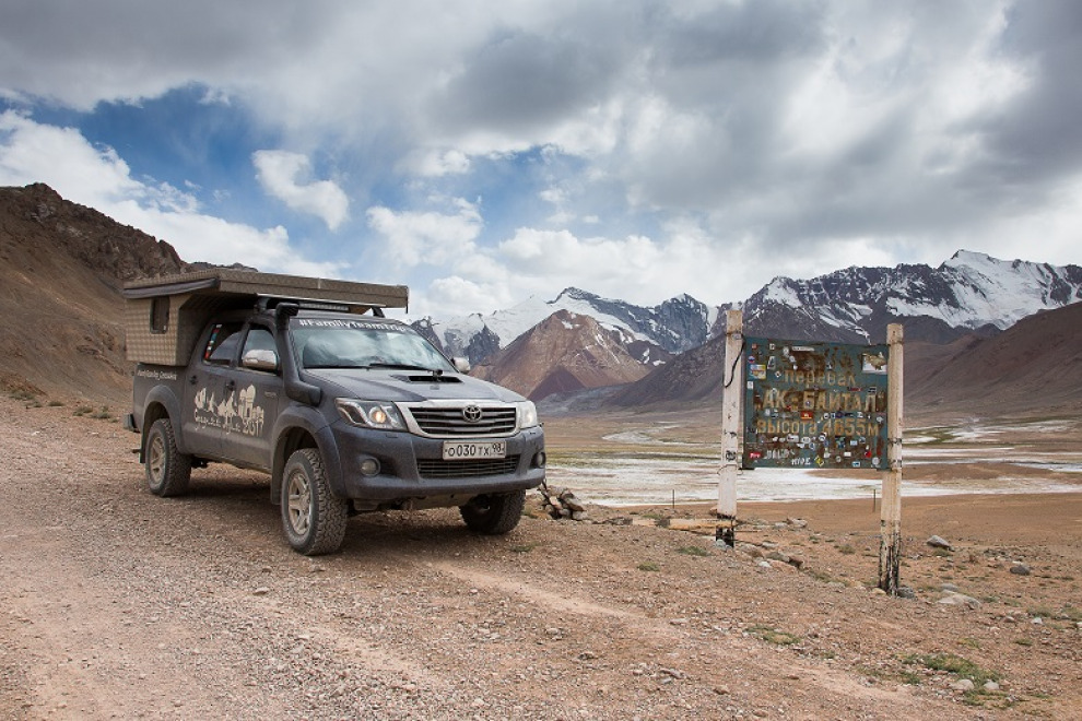 Жизнь в пикапе. Изготовление и установка жилого модуля на Toyota Hilux