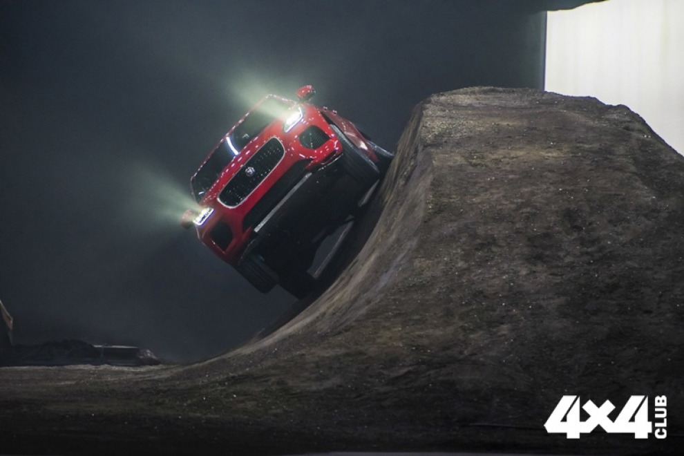 Новый Jaguar E-Pace выполнил рекордную &quot;бочку&quot;