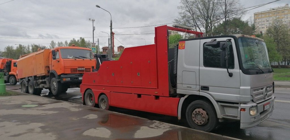 Грузовые эвакуаторы: надежные решения для сложных ситуаций на дороге