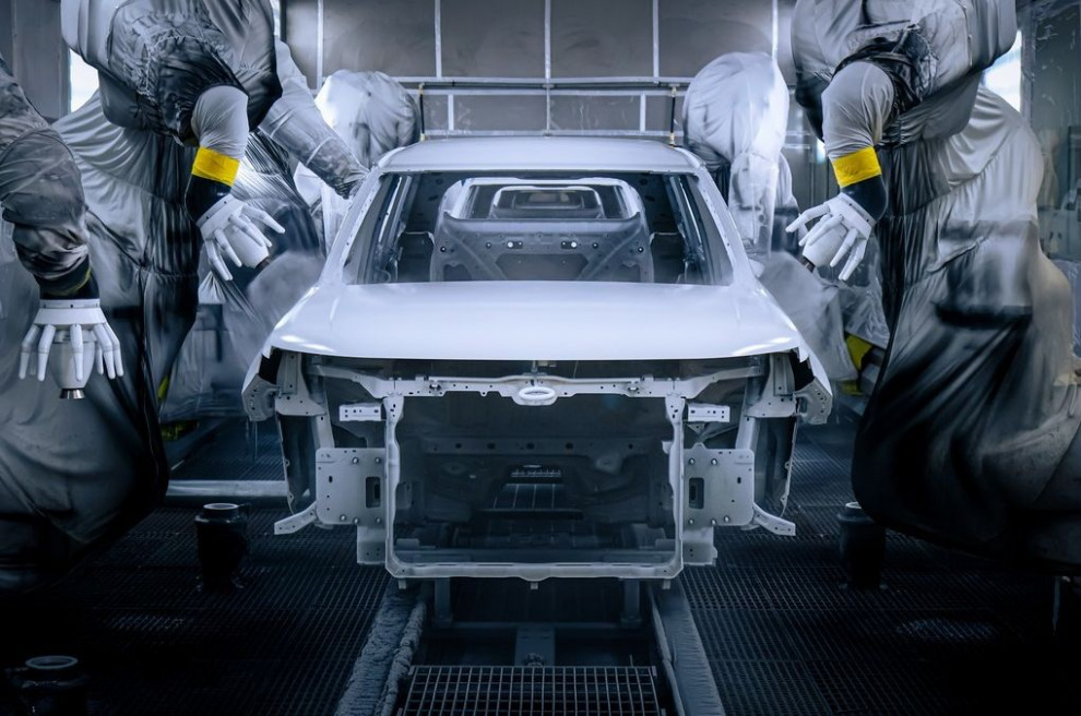 Первый кузов JELAND прошёл окраску. Что происходит на бывшем заводе GM