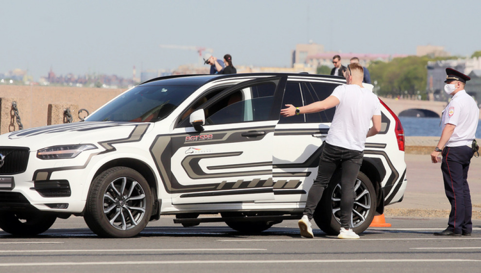 Для российских водителей с 1 июля вводятся новые правила