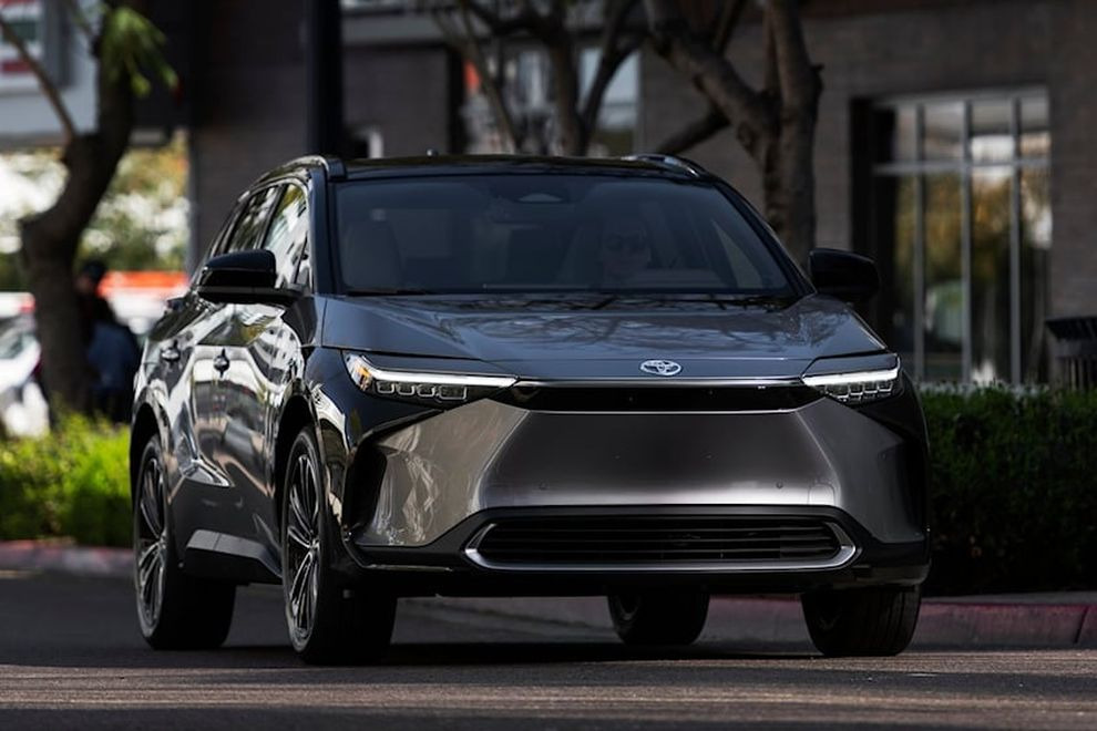 Toyota работает над электромобилем с пробегом в 1 000 километров и полной зарядкой за 10 минут