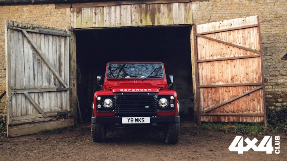 Land Rover выпустит старый Defender с мотором V8 и автоматом