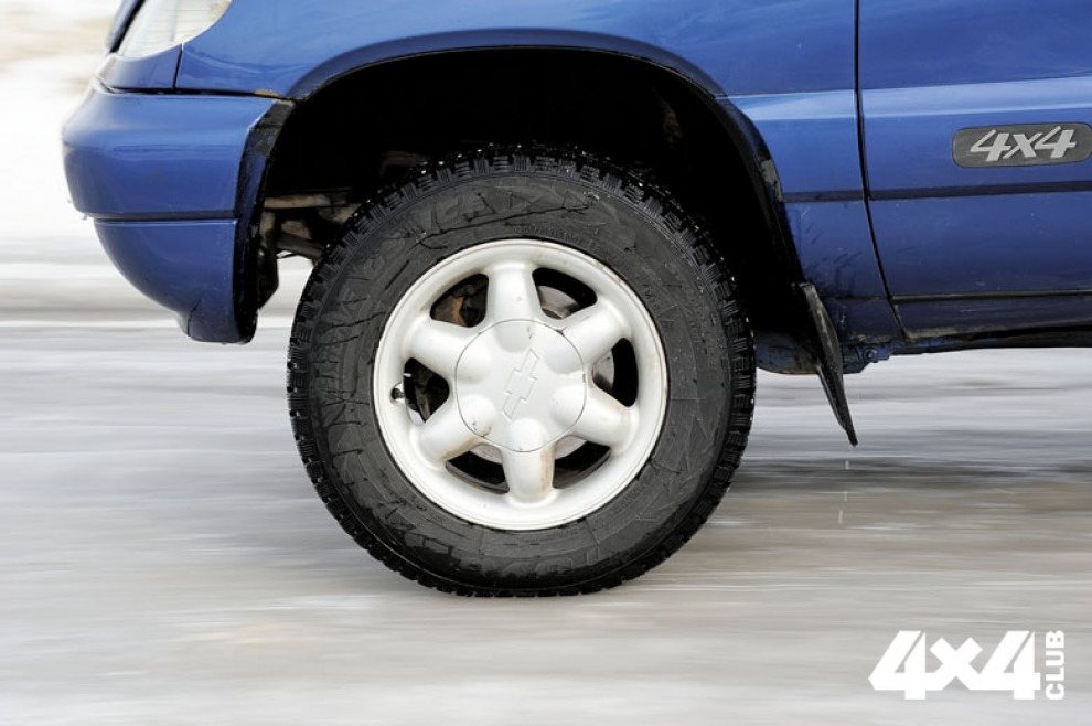 Шинное образование. Часть XV. Особенности использования шипов на ледяных поверхностях