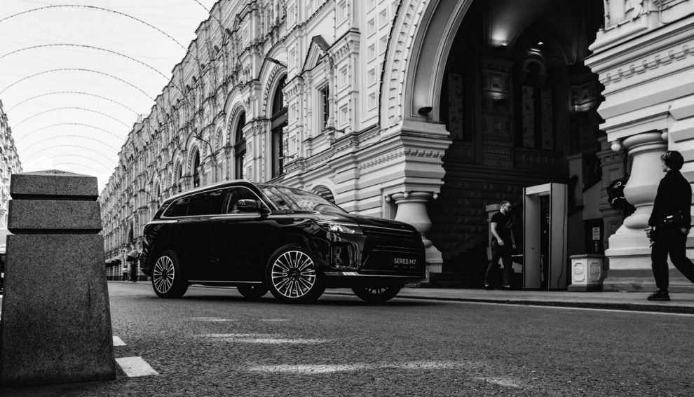 Чем привлекает SERES M7? Прежде всего, запахом 