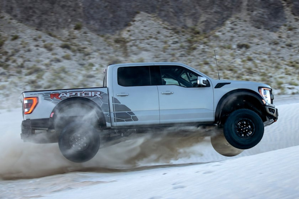 Супер-пикапы. Ford F-150 Raptor R против RAM 1500 TRX