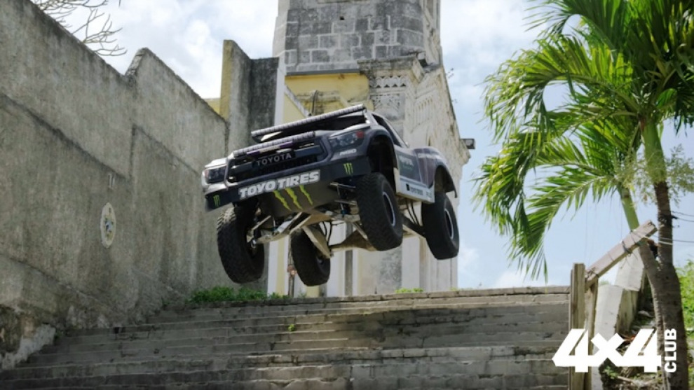 850-сильный трофи-трак и автопаркур по Гаване