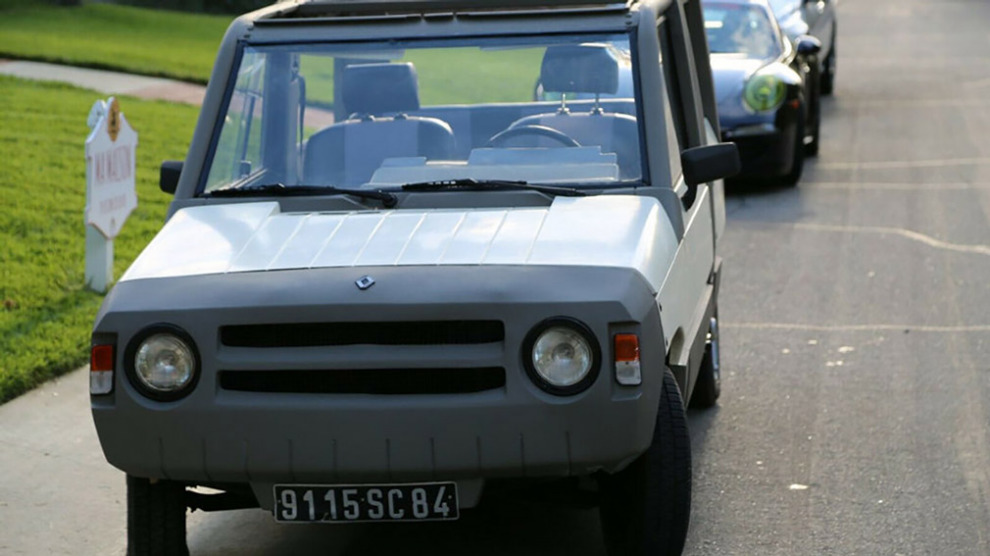 На продажу выставили редкий пляжный внедорожник Renault Rodeo