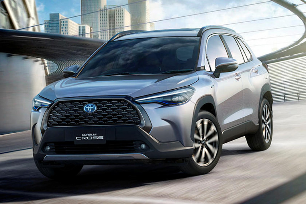 Toyota Corolla Cross. Гибрид с просторным салоном
