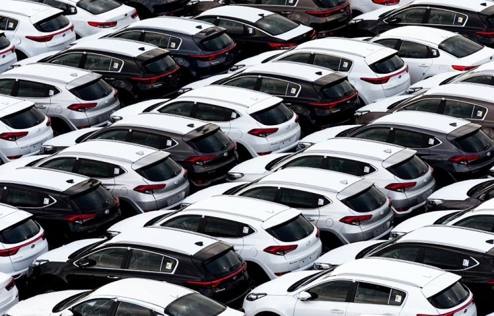 Российский автомобильный рынок ушел в минус