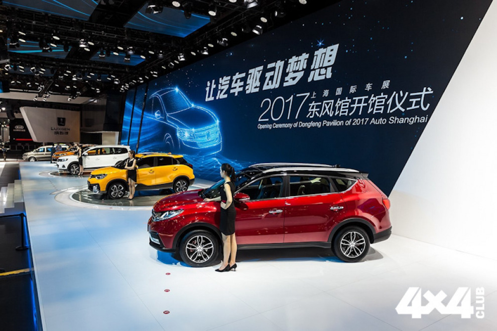 В России представили два новых кроссовера Dongfeng