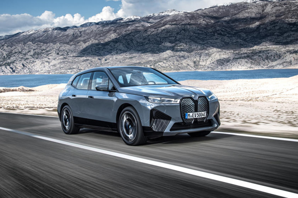 Новая платформа BMW Neue Klasse будет поддерживать и электричество, и бензин