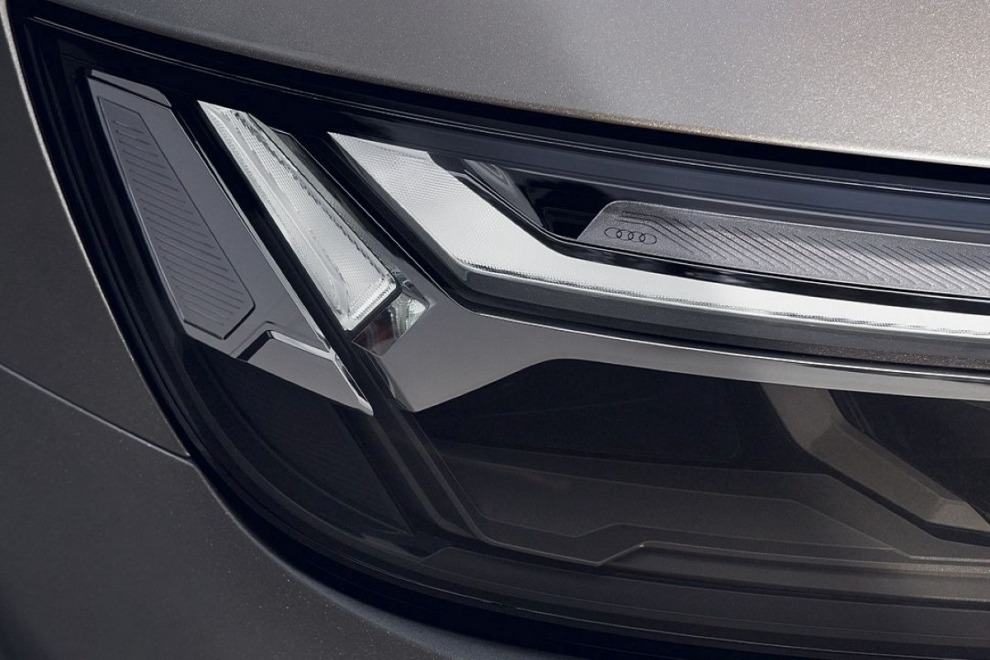 AUDI представляет новый Q5 по частям. Сперва – фары и фонари