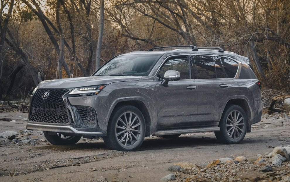 Lexus LX 600 F Sport. Универсальный внедорожный премиум