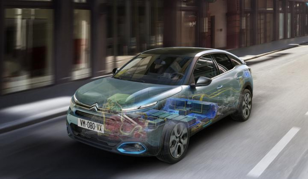 Новый Citroen C4: теперь это кросс-хэтчбек и электромобиль