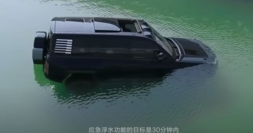 YangWang U8 от BYD плывёт со скоростью 3 км/ч, просто вращая колёса