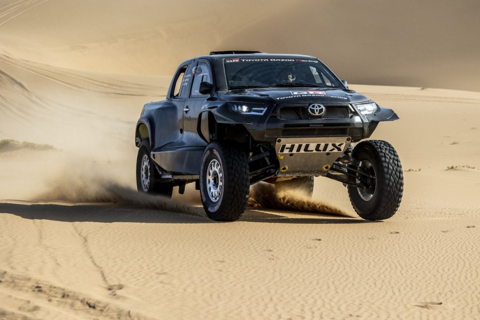 Hilux с мотором от Land Cruiser 300 - Toyota представила новый гоночный внедорожник