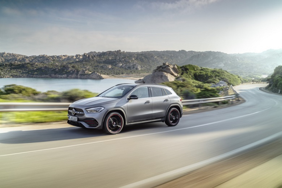 Mercedes-Benz GLA стал умнее и просторнее