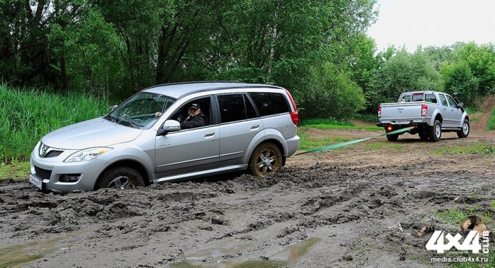 Тянем-потянем. Как правильно использовать трос и вытащить застрявший внедорожник